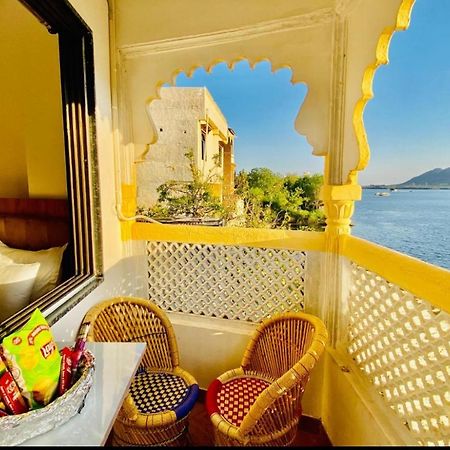 Vallabhgarh A Lake Facing Balcony ウダイプル エクステリア 写真
