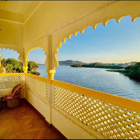 Vallabhgarh A Lake Facing Balcony ウダイプル エクステリア 写真