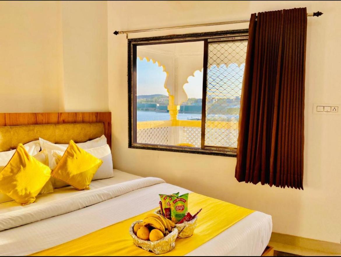Vallabhgarh A Lake Facing Balcony ウダイプル エクステリア 写真