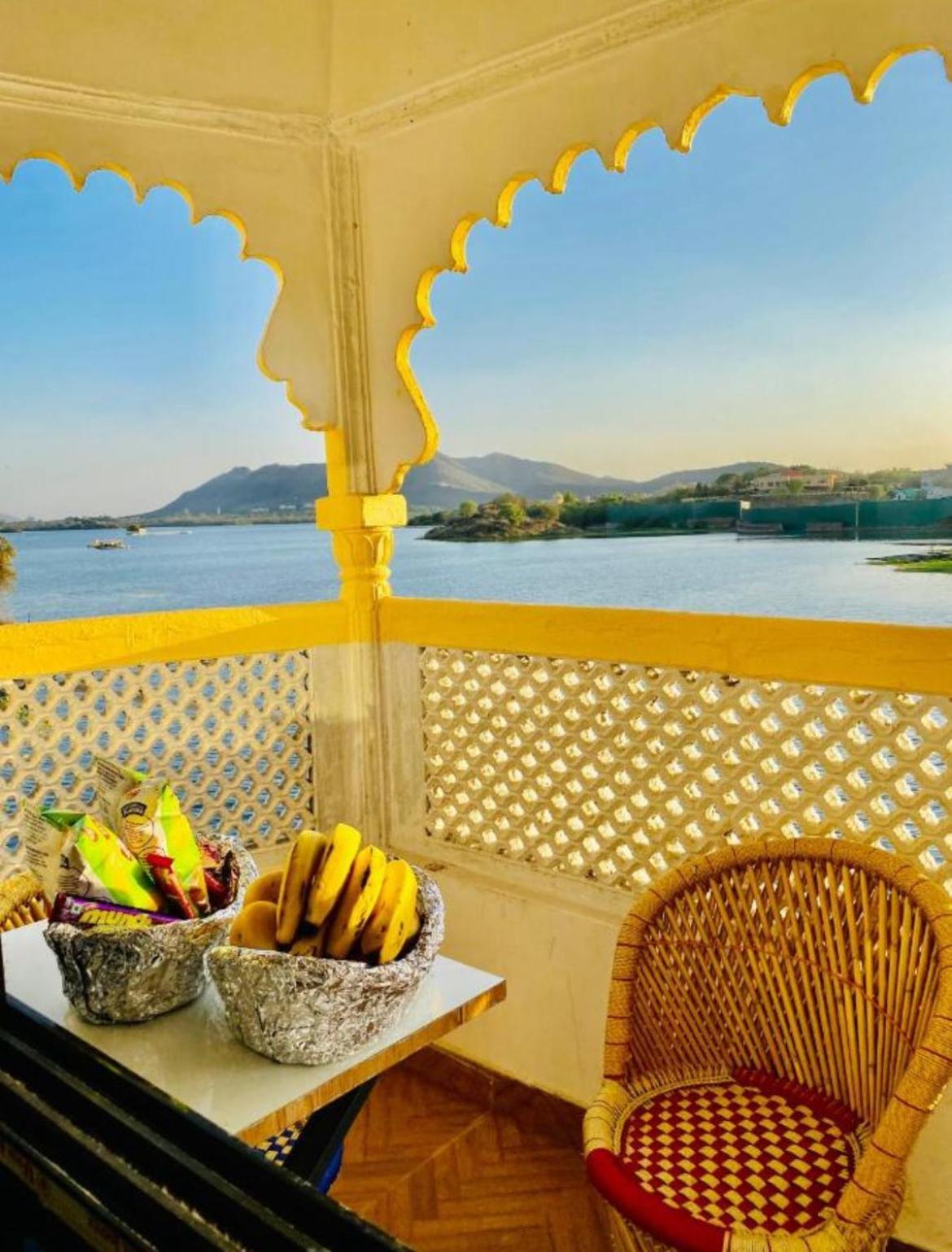 Vallabhgarh A Lake Facing Balcony ウダイプル エクステリア 写真