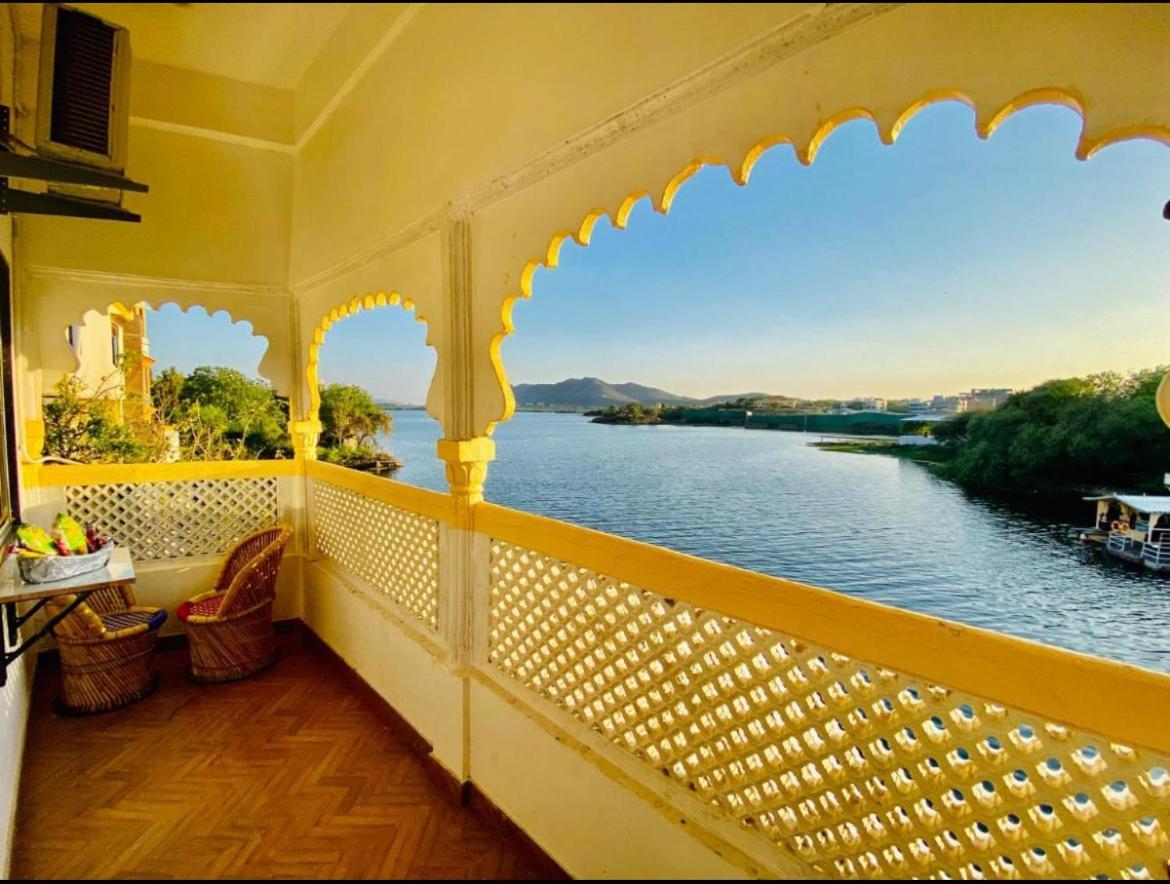 Vallabhgarh A Lake Facing Balcony ウダイプル エクステリア 写真